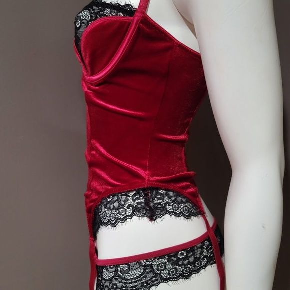 Georgine Velvet And Lace Corset Persian Red - Picture 6 of 12